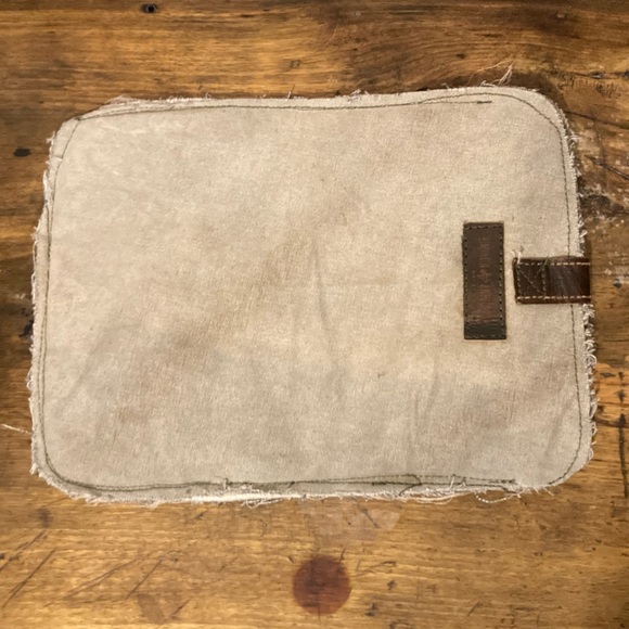 Padded tablet case - Picture 2 of 4